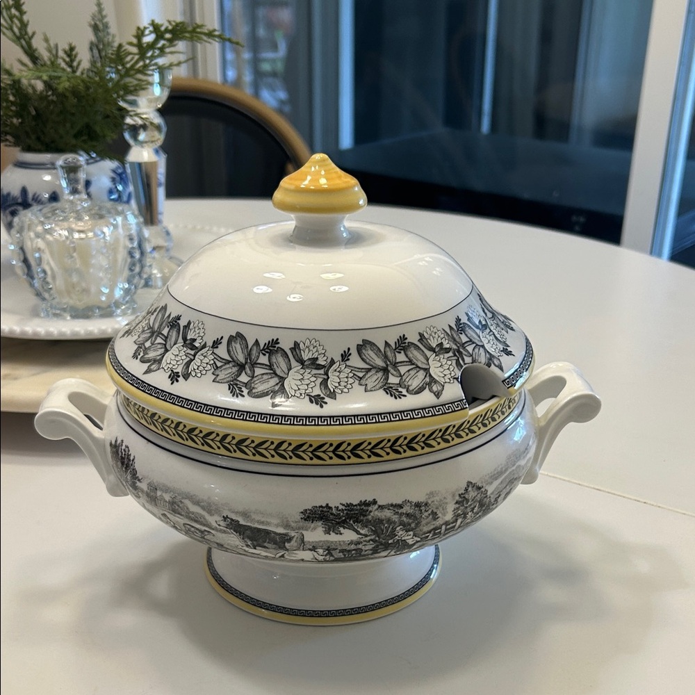 Villeroy & Boch “Audun Ferme” Covered Soup Tureen